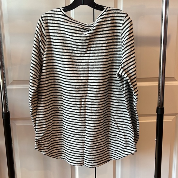 Lands’ End Women’s Black and White Striped Sweatshirt (NWOT) - Picture 6 of 7